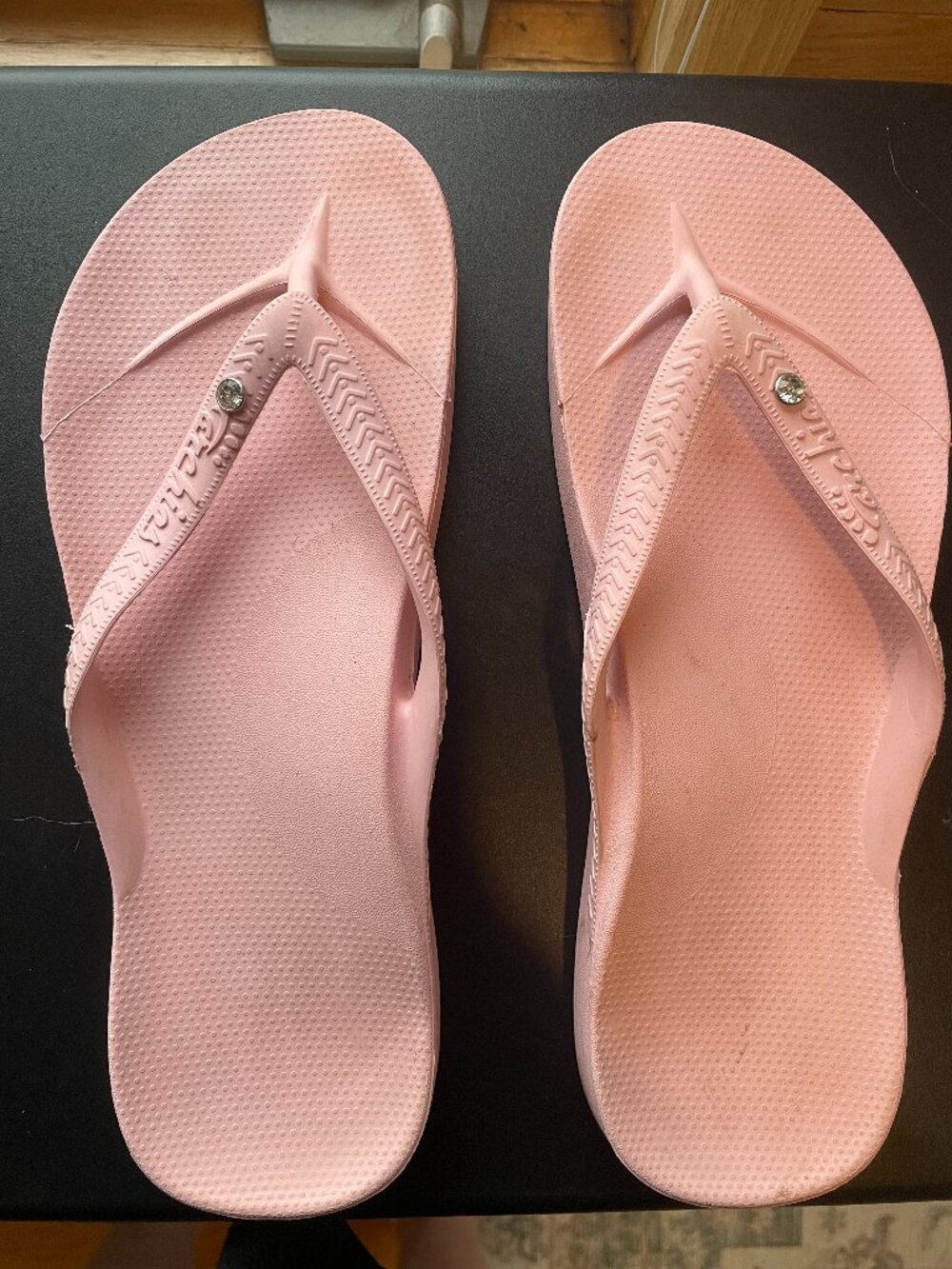 Archies Arch Support Flip Flops Sandals Pink Crystal in Size 10